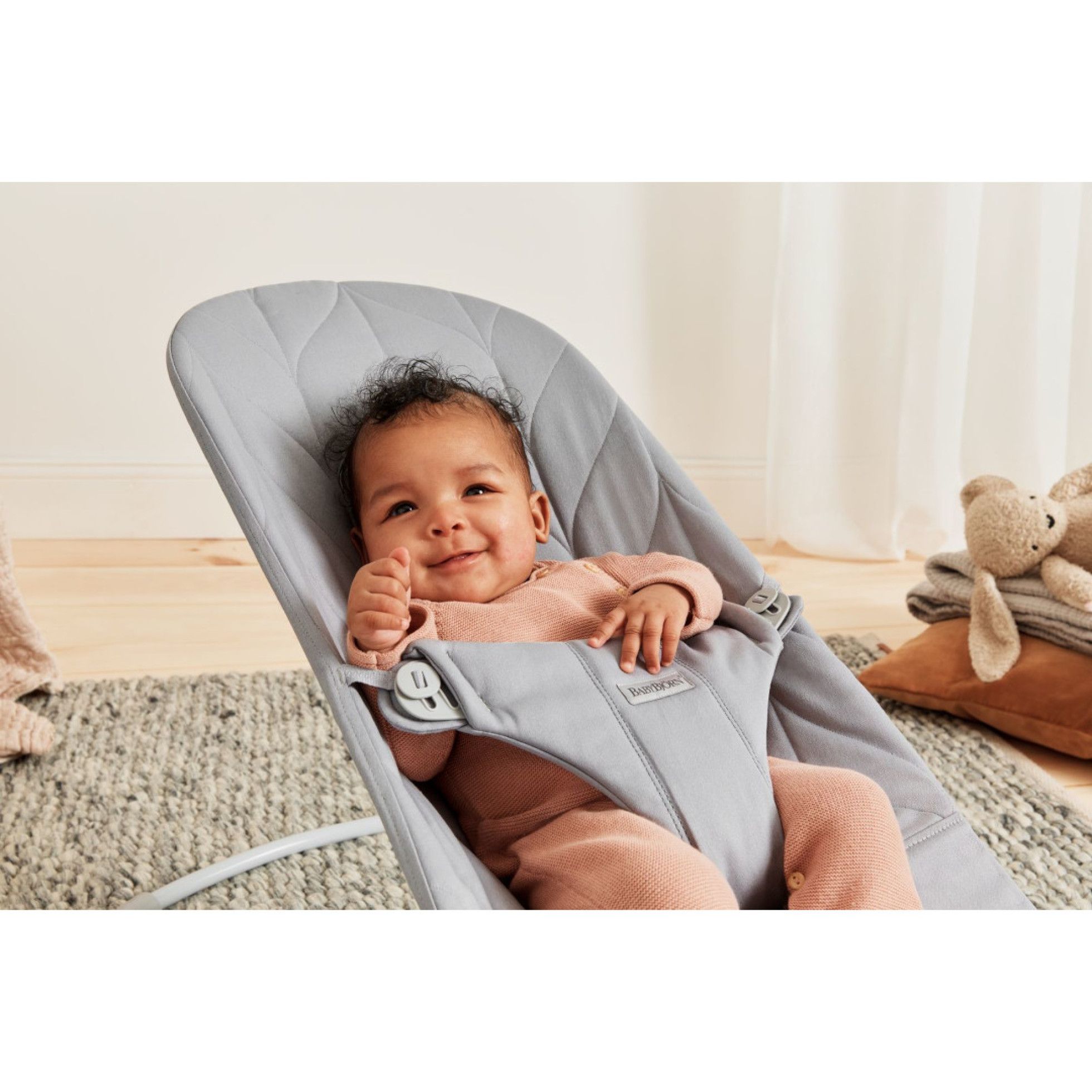 Balansoar Bliss Light Grey din tesatura matlasata cu aspect delicat de petala - BabyBjorn 11