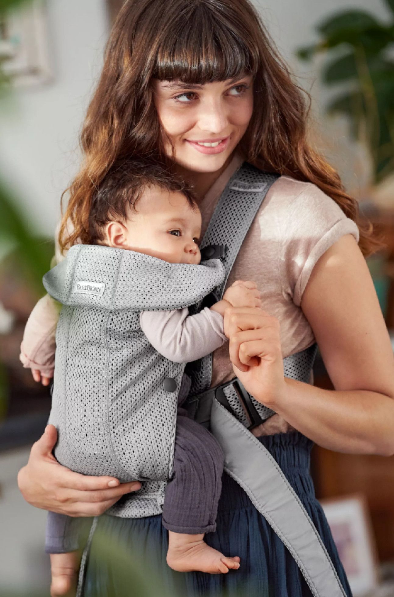 Marsupiu Mini Grey 3D Mesh cu multiple pozitii de purtare  - BabyBjorn 4