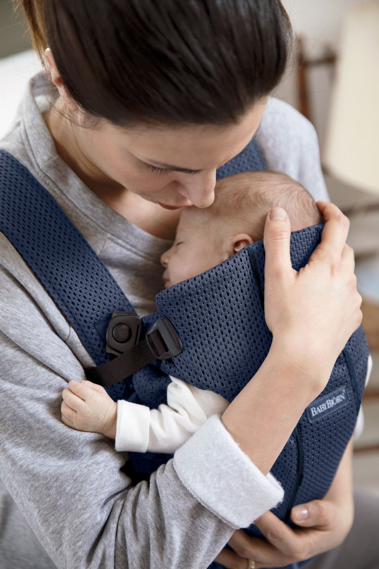 Marsupiu anatomic cu multiple pozitii de purtare Mini Navy Blue 3D Mesh - BabyBjorn 2