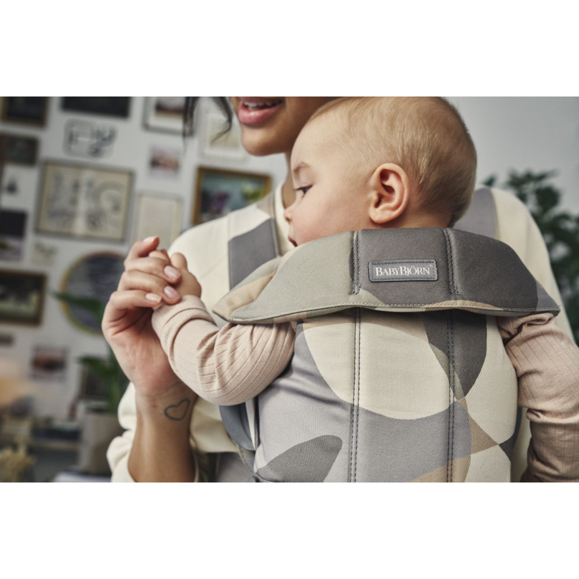 Marsupiu anatomic cu multiple pozitii de purtare Mini Khaki/Green Bumbac - BabyBjorn 6