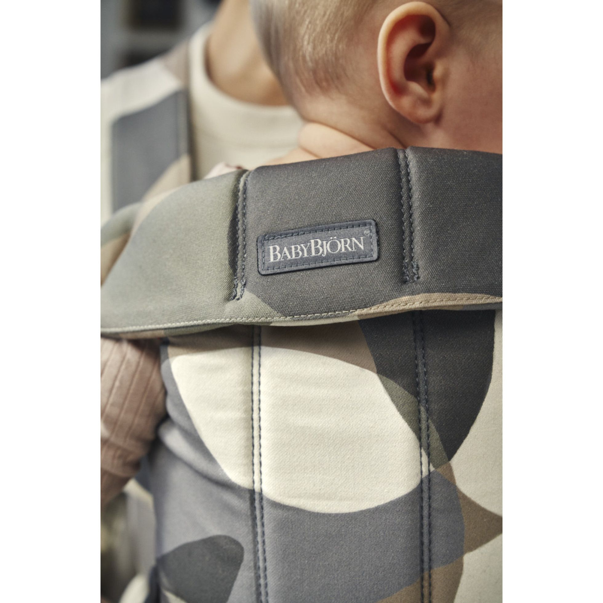 Marsupiu anatomic cu multiple pozitii de purtare Mini Khaki/Green Bumbac - BabyBjorn 8