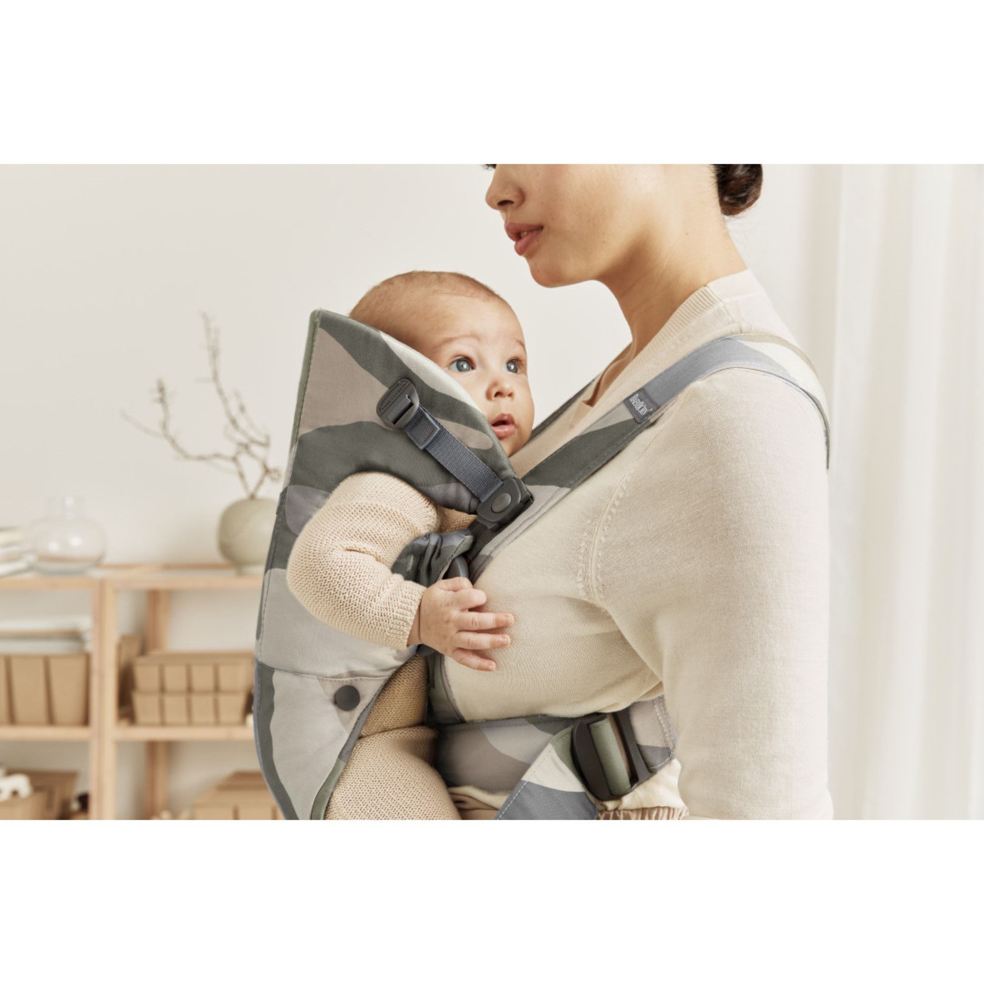 Marsupiu anatomic cu multiple pozitii de purtare Mini Khaki/Green Bumbac - BabyBjorn 9