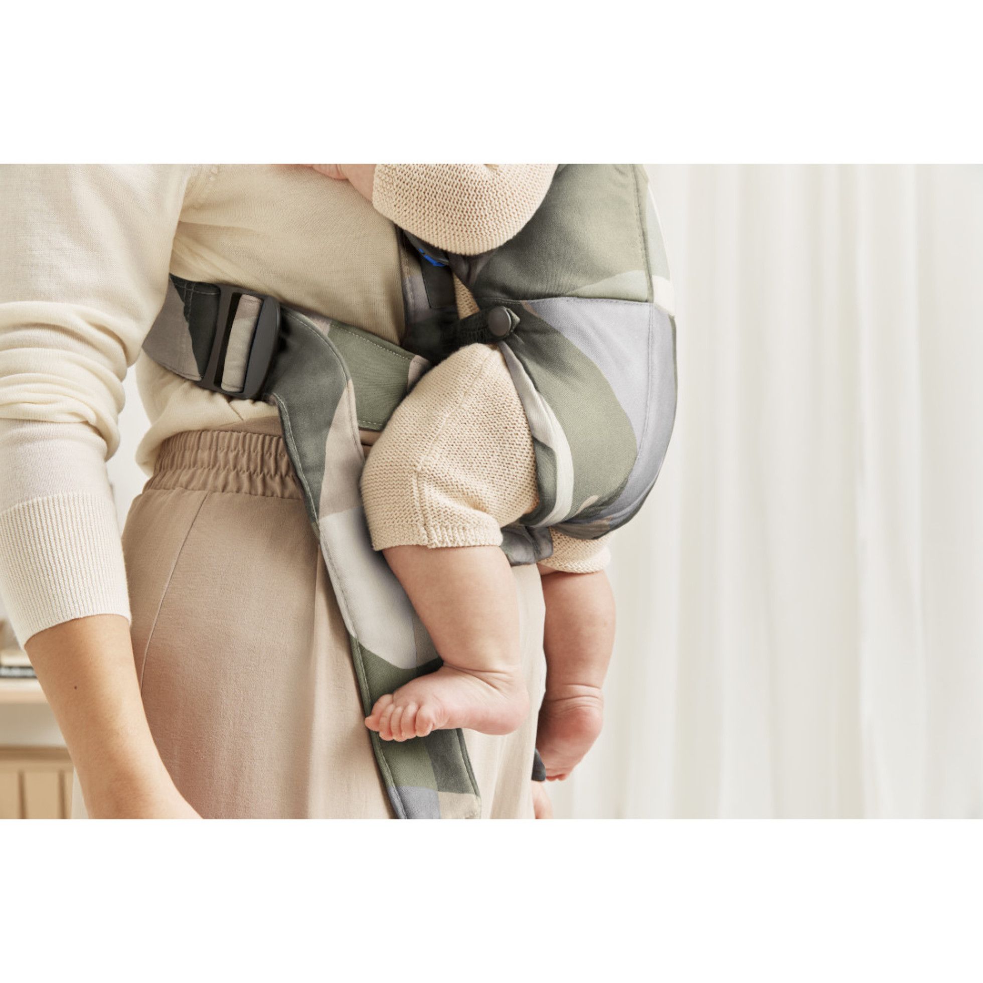 Marsupiu anatomic cu multiple pozitii de purtare Mini Khaki/Green Bumbac - BabyBjorn 17