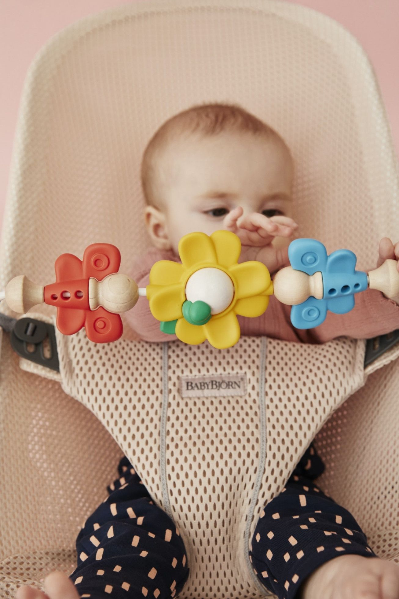 Bara de jucarii pentru balansoar Flying Friends - BabyBjorn 2