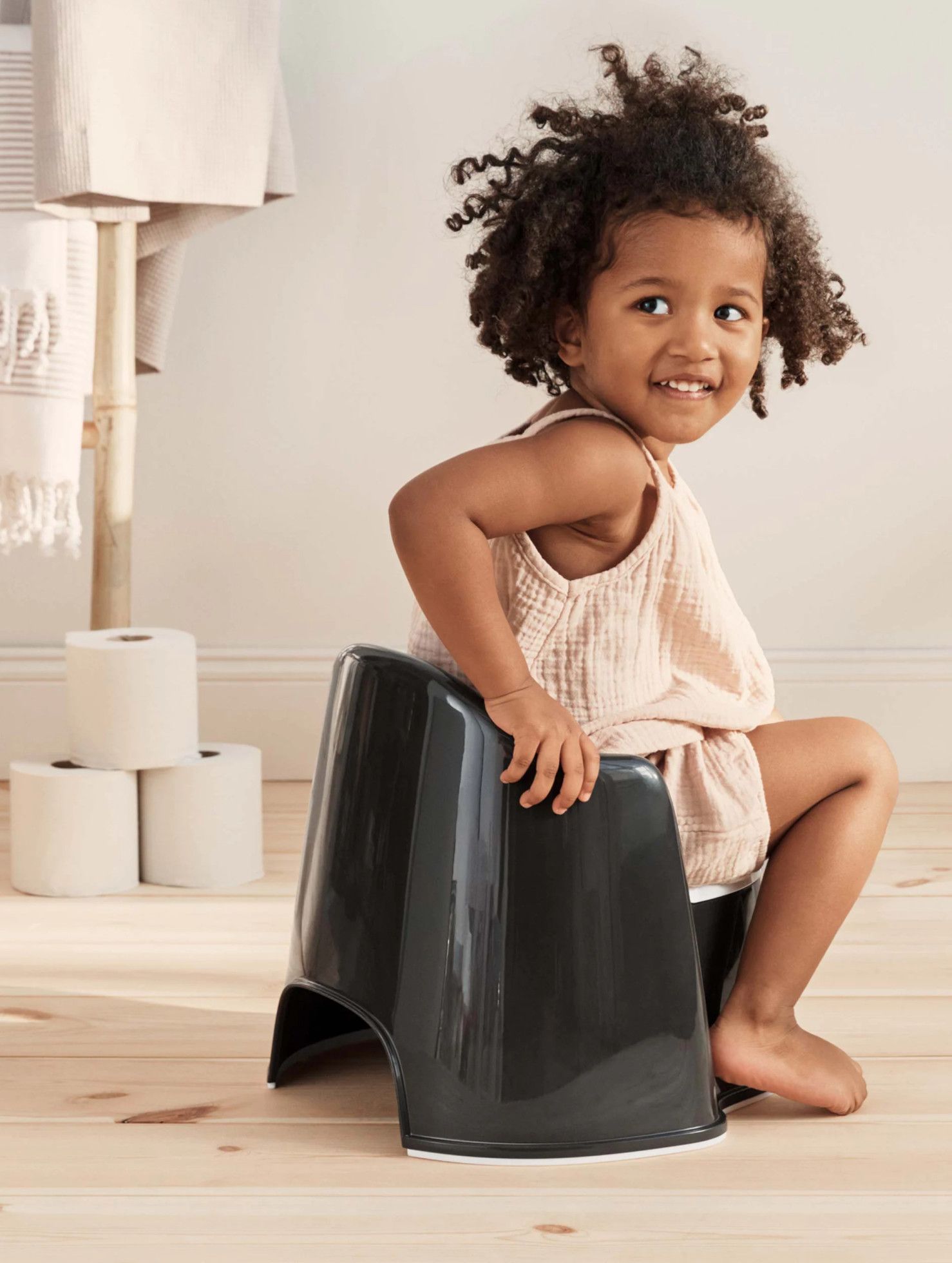 Olita cu protectie spate Potty Chair Black/White - BabyBjorn 8